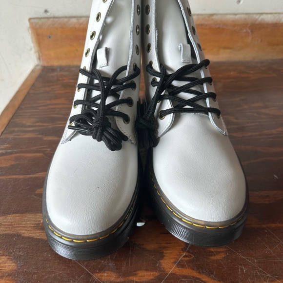 Dr Martens Airwair Zavala Smooth Leather White Boots - Picture 4 of 6